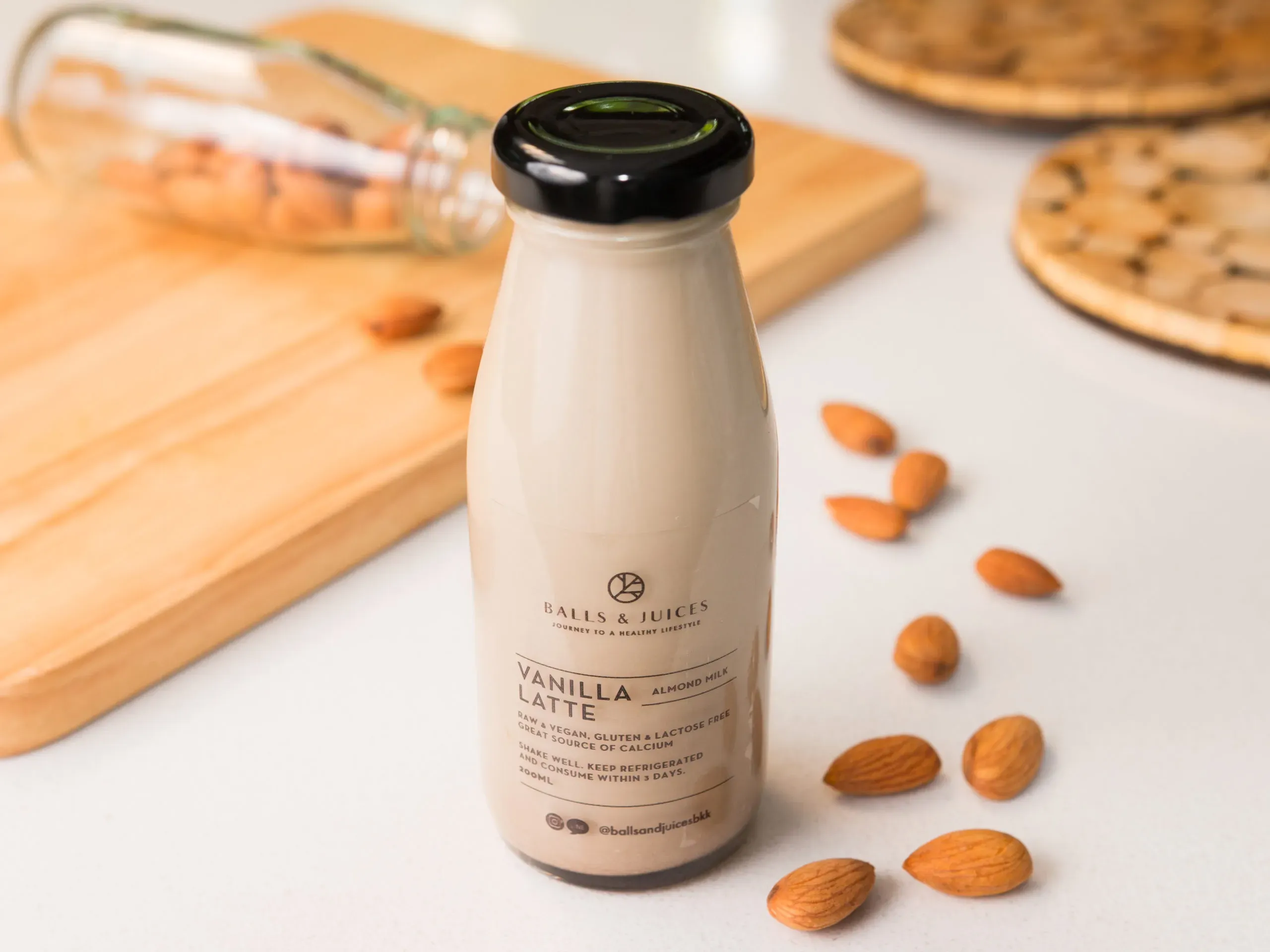 BallAndJuices_AlmondMilkVanillaL.webp
